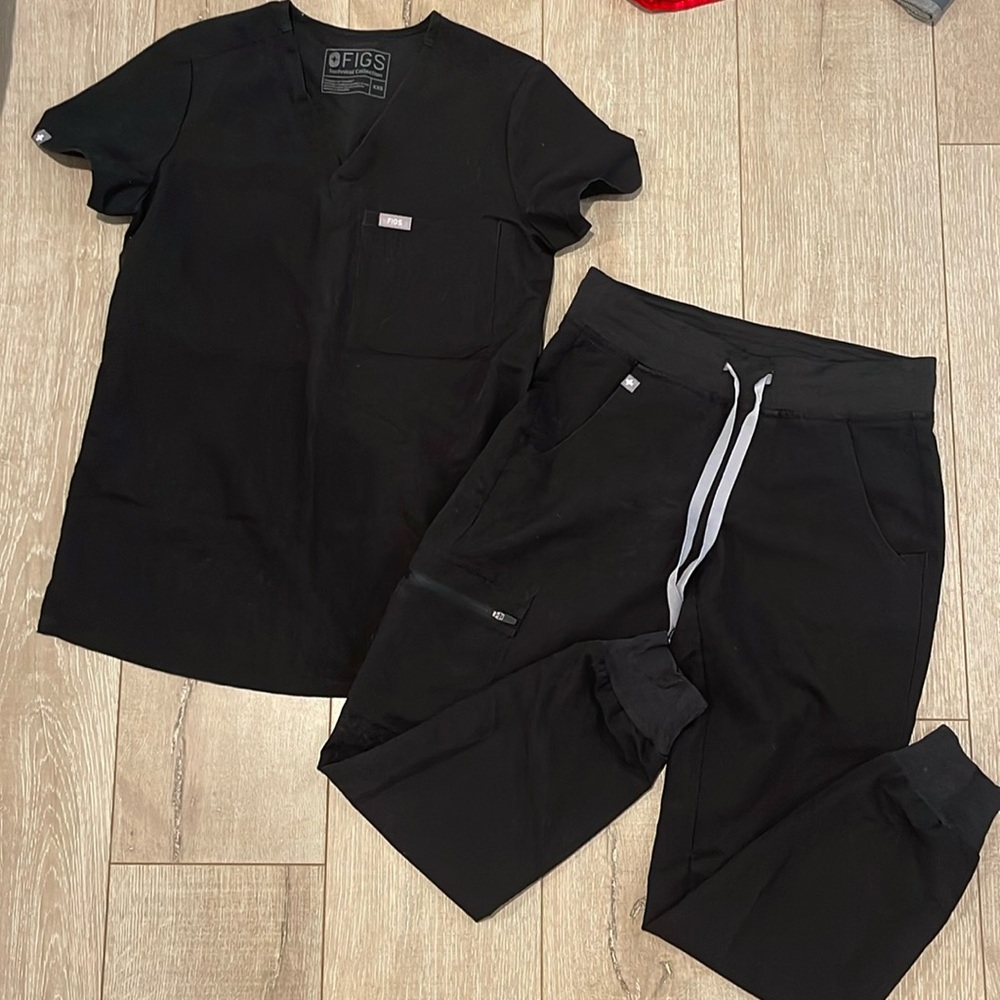 FIGS XXS black set with jogger pants (petite pant length)